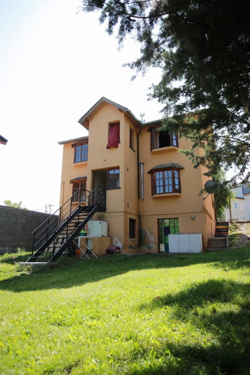 Hostel La Casa De Emma Esquel Exterior foto